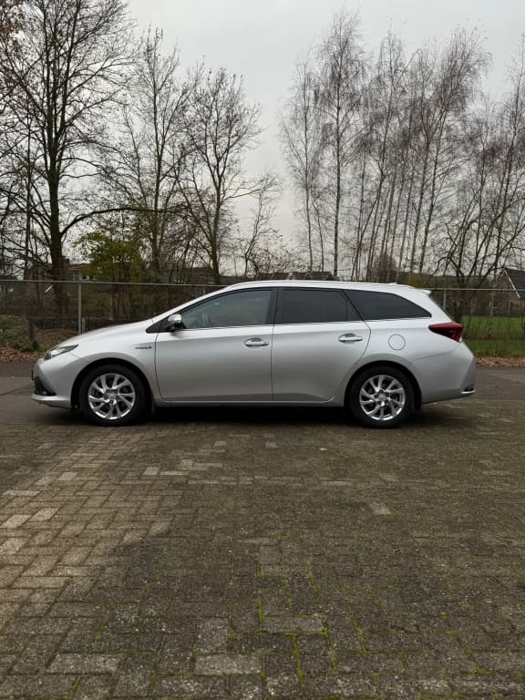 Toyota Auris Touring Sports 1.8 Hybr. Lease