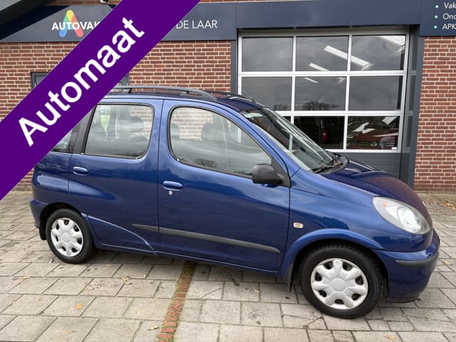 Toyota Yaris Verso 1.3-16V VVT-i Sol AUTOMAAT. Nette auto! GEEN ROEST! Zomer/ winterbanden ( Centrale vergrendeling, GEEN AIRCO) Direct rijklaar.
